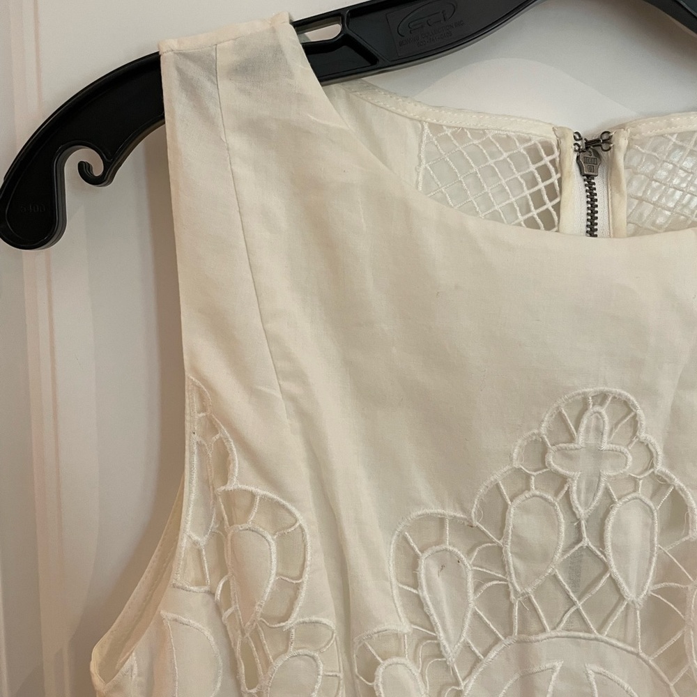 Alice + Olivia White Vinny Embroidered Cotton Party Dress (Size 6) - Picture 3 of 11